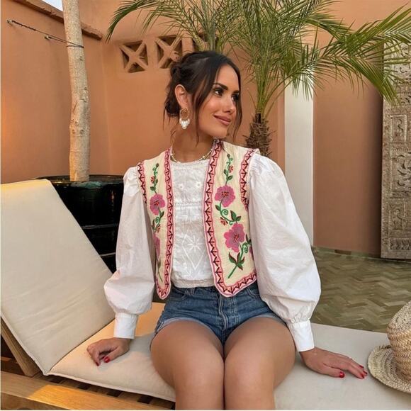 Zara Jackets & Blazers - Zara Floral Embroidered Vest Size Large